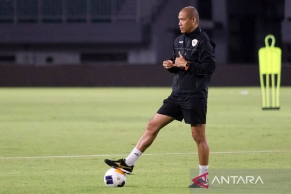 Berikut adalah beberapa alternatif judul untuk "Nova Arianto: Pemain Miliki Mental dan Visi Bermain yang Bagus":

1. "Nova Arianto: Bintang dengan Mental Tangguh dan Visi Permainan Cemerlang"
2. "Nova Arianto: Pesepakbola Bermental Juara dan Visi Strategis"
3. "Nova Arianto: Keunggulan Mental dan Visi Bermain yang Memikat"
4. "Menjelajahi Kualitas Nova Arianto: Mental Kuat dan Visi Bermain yang Memukau"
5. "Nova Arianto: Kombinasi Sempurna Antara Mentalitas dan Visi Dalam Bermain"
6. "Profil Nova Arianto: Membangun Karir dengan Mentalitas dan Visi yang Hebat"
7. "Nova Arianto: Inspirasi Dalam Permainan Berkat Mental dan Visi yang Luar Biasa"
8. "Nova Arianto: Pemain Handal dengan Pikiran Jernih dan Mental Kuat"

Semoga ini membantu!