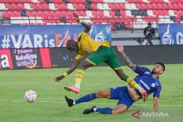 Pertandingan Berkelas Arema dan Persebaya Berakhir Imbang 1-1