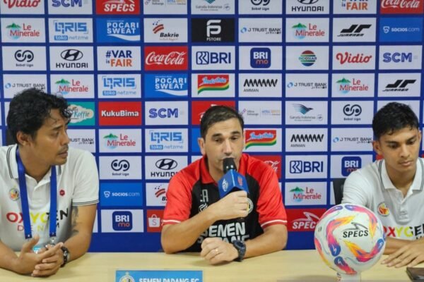 Pelatih Semen Padang Merasa Puas dengan Kemenangan di Markas Persija Pelatih Semen Padang Merasa Puas dengan Kemenangan di Markas Persija