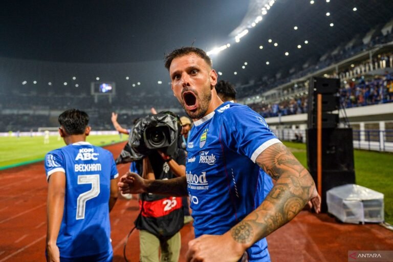 Klasemen Liga 1: Persib Dekat Gelar Juara, Persija Jatuh dari Empat Besar