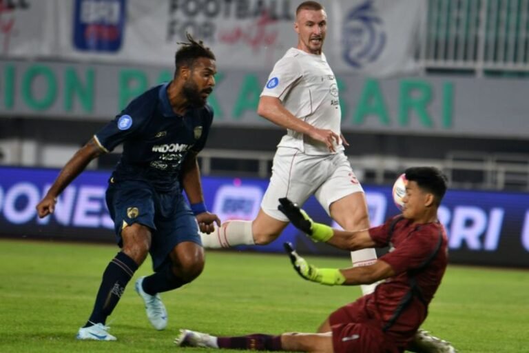 Persis Jauhi Zona Degradasi Setelah Kalahkan Persita 1-0