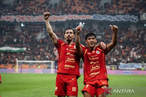 Berikut adalah alternatif judul untuk "Empat laga besar menanti Persija di bulan Agustus, berikut jadwalnya":

1. "Persija Hadapi Empat Pertandingan Krusial di Bulan Agustus: Simak Jadwalnya!"
2. "Agustus yang Menantang: Empat Laga Penting Bagi Persija dan Jadwalnya"
3. "Persija Siap Tempur: Empat Pertandingan Seru di Bulan Agustus, Lihat Jadwalnya!"
4. "Jelang Agustus, Empat Duel Besar Menanti Persija: Ini Jadwalnya!"
5. "Persija Selangkah Menuju Kesuksesan: Lihat Jadwal Empat Laga Besar di Agustus!"

Silakan pilih atau gunakan sebagai inspirasi!