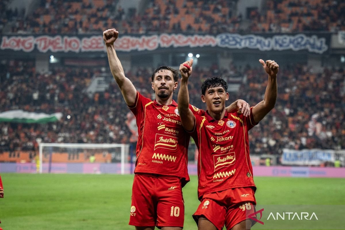 Berikut adalah alternatif judul untuk "Empat laga besar menanti Persija di bulan Agustus, berikut jadwalnya":

1. "Persija Hadapi Empat Pertandingan Krusial di Bulan Agustus: Simak Jadwalnya!"
2. "Agustus yang Menantang: Empat Laga Penting Bagi Persija dan Jadwalnya"
3. "Persija Siap Tempur: Empat Pertandingan Seru di Bulan Agustus, Lihat Jadwalnya!"
4. "Jelang Agustus, Empat Duel Besar Menanti Persija: Ini Jadwalnya!"
5. "Persija Selangkah Menuju Kesuksesan: Lihat Jadwal Empat Laga Besar di Agustus!"

Silakan pilih atau gunakan sebagai inspirasi!