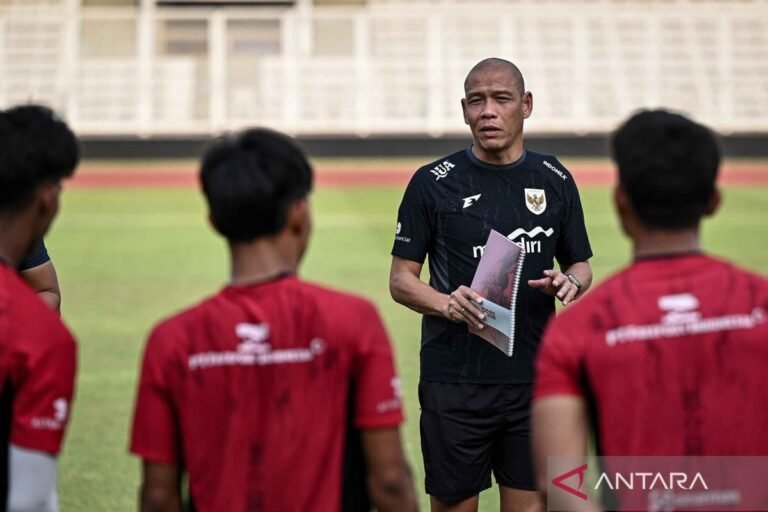 Berikut adalah beberapa alternatif judul yang dapat Anda gunakan untuk artikel tentang Nova dan introspeksi pemainnya sebelum Piala Dunia U-17:

1. “Nova Ajak Pemain lakukan Introspeksi Menjelang Piala Dunia U-17”
2. “Persiapan Piala Dunia U-17: Nova Minta Pemainnya Refleksi Diri”
3. “Sebelum Bertanding: Nova Dorong Pemain untuk Introspeksi”
4. “Menghadapi Piala Dunia U-17: Nova Ingatkan Pentingnya Introspeksi Tim”
5. “Introspeksi Pemain Jelang Piala Dunia U-17: Arahan Nova untuk Persiapan Optimal”
6. “Piala Dunia U-17: Nova Tegaskan Pentingnya Introspeksi Sebelum Bertanding”
7. “Semangat Baru: Nova Mendorong Pemain Lakukan Introspeksi Sebelum Piala Dunia U-17”

Semoga salah satu dari judul-judul ini sesuai dengan kebutuhan Anda!