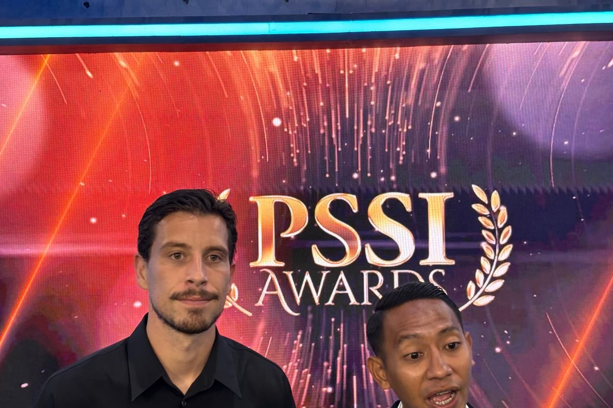 Thom Haye Minim Komentar Soal Van Bronckhorst